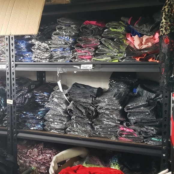 4 pcs. MYSTERY BOX active-wear brand new items - Picture 6 of 8